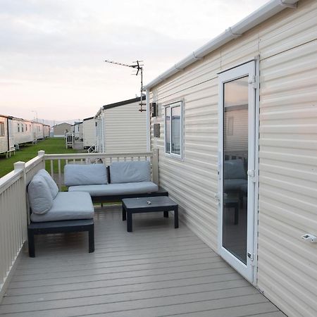 2 Bed Caravan For Hire At Golden Sands In Rhyl Exterior photo